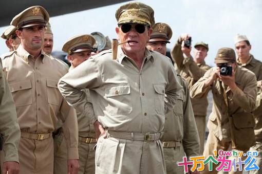 麦克阿瑟为何会被解职?他到底犯了什么错误?