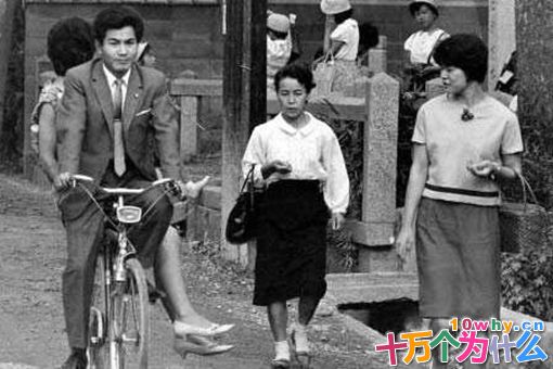 麦克阿瑟离开日本时为何日本民众念念不忘?麦克阿瑟控制日本的6年里做了什么? 麦克阿瑟离开日本时为何日本民众念念不忘?麦克阿瑟控制日本的6年里做了什么?