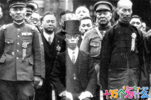 溥仪最爷们的时候是什么时候?东京审判席强势对骂日本天皇