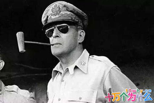 麦克阿瑟为何会被解职?他到底犯了什么错误?