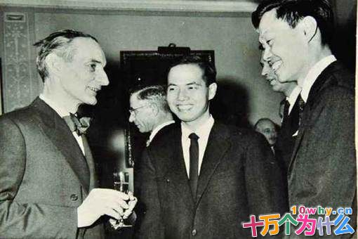 物理学家杨振宁与爱因斯坦有什么关系?杨振宁对我国有哪些贡献? 物理学家杨振宁与爱因斯坦有什么关系?杨振宁对我国有哪些贡献?