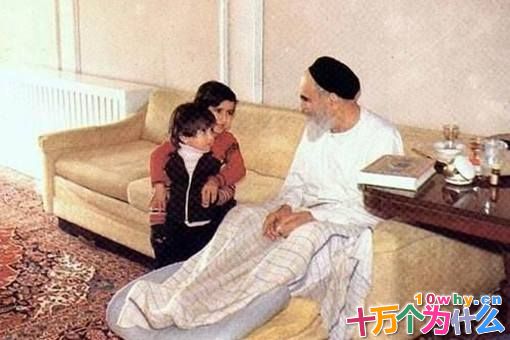 霍梅尼14年的流放生涯都做了些什么事?霍梅尼理论是什么理论?