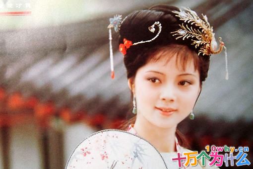 薛宝钗才华横溢,为什么信奉女子无才便是德?