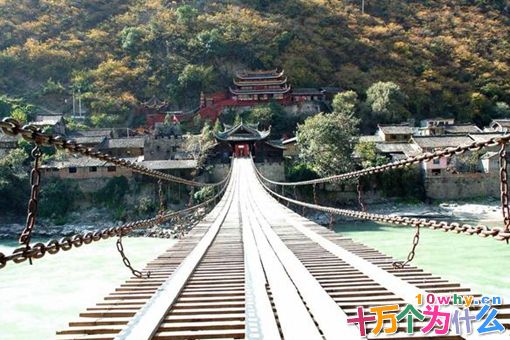 飞夺泸定桥之战中,为何敌军只是拆除了木板不弄断铁索呢? 飞夺泸定桥之战中,为何敌军只是拆除了木板不弄断铁索呢?