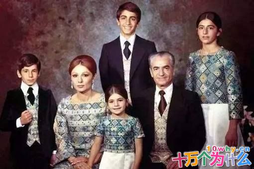 霍梅尼14年的流放生涯都做了些什么事?霍梅尼理论是什么理论?